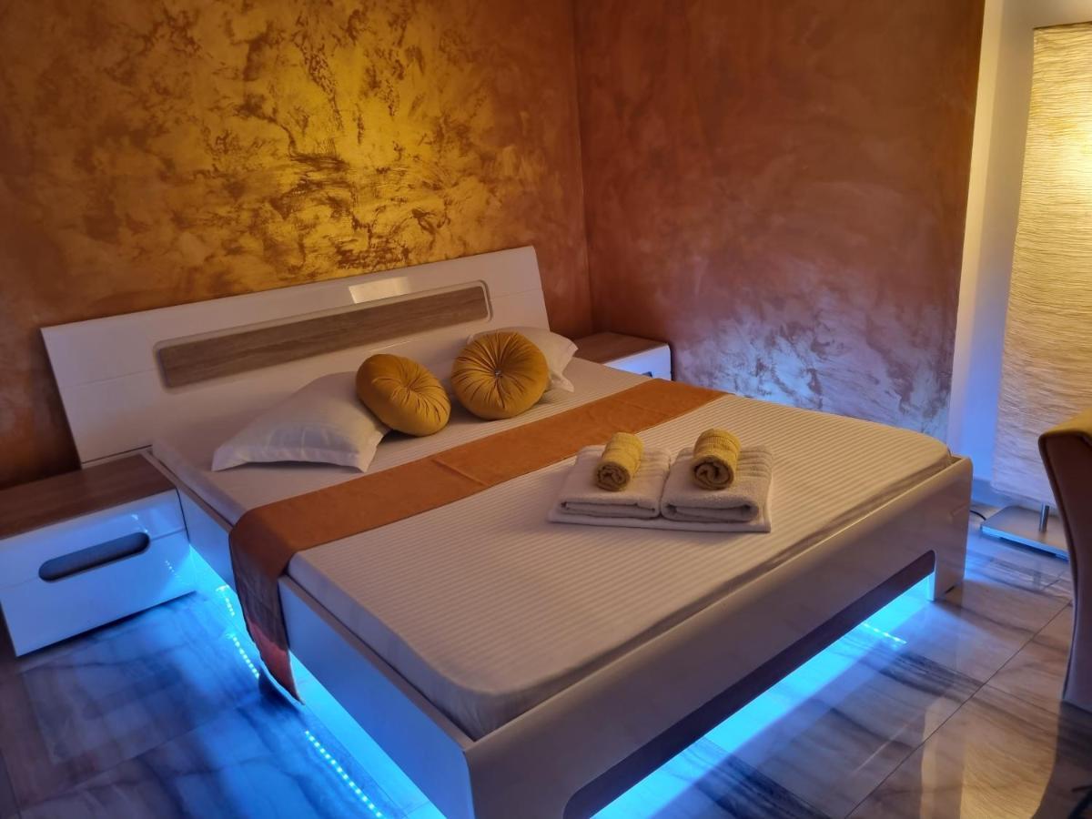 Golden Studio- Panoramic View With Terrace Bukarest
