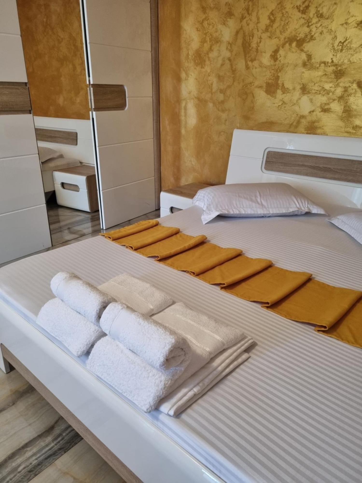 Golden Studio- Panoramic View With Terrace Apartment Bukarest